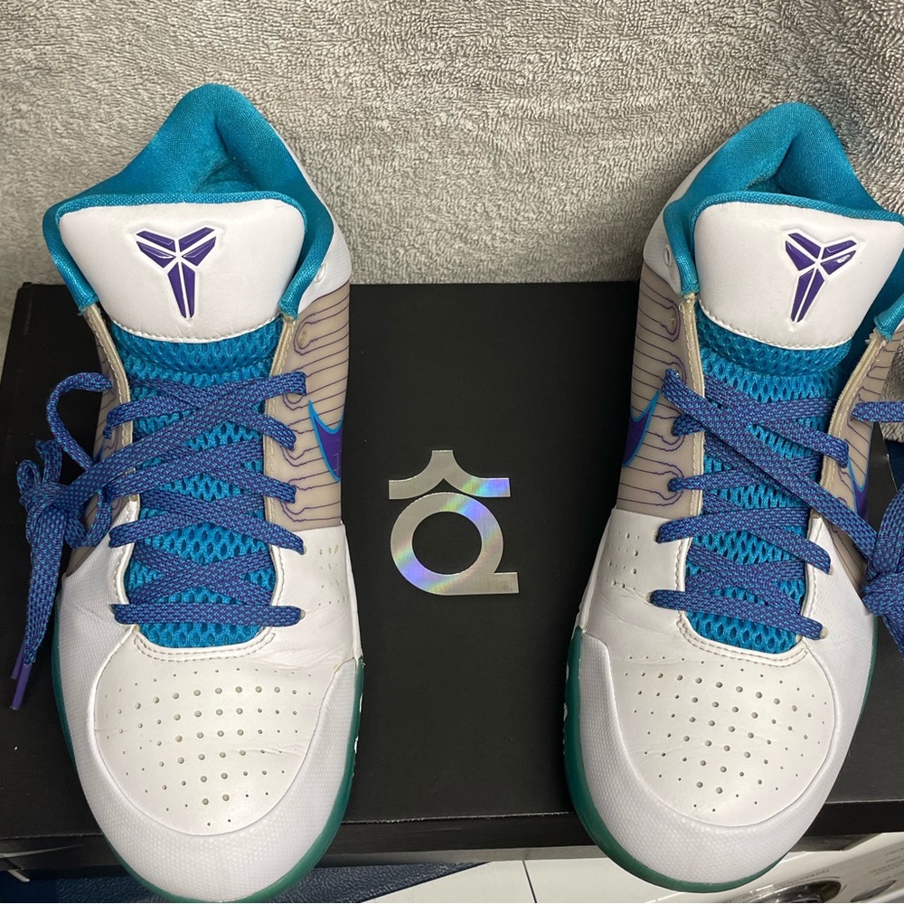 Nike Zoom Kobe 4 Draft Day White and Blue Athletic Shoes size 10